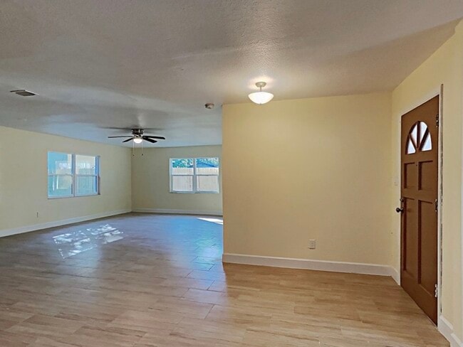 Building Photo - 5520 Beggs Rd