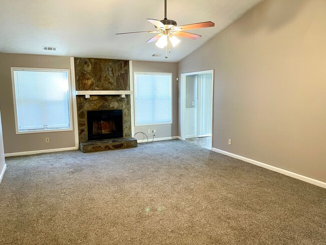 Building Photo - Welcome to this beautiful 3-bedroom, 2-bat...