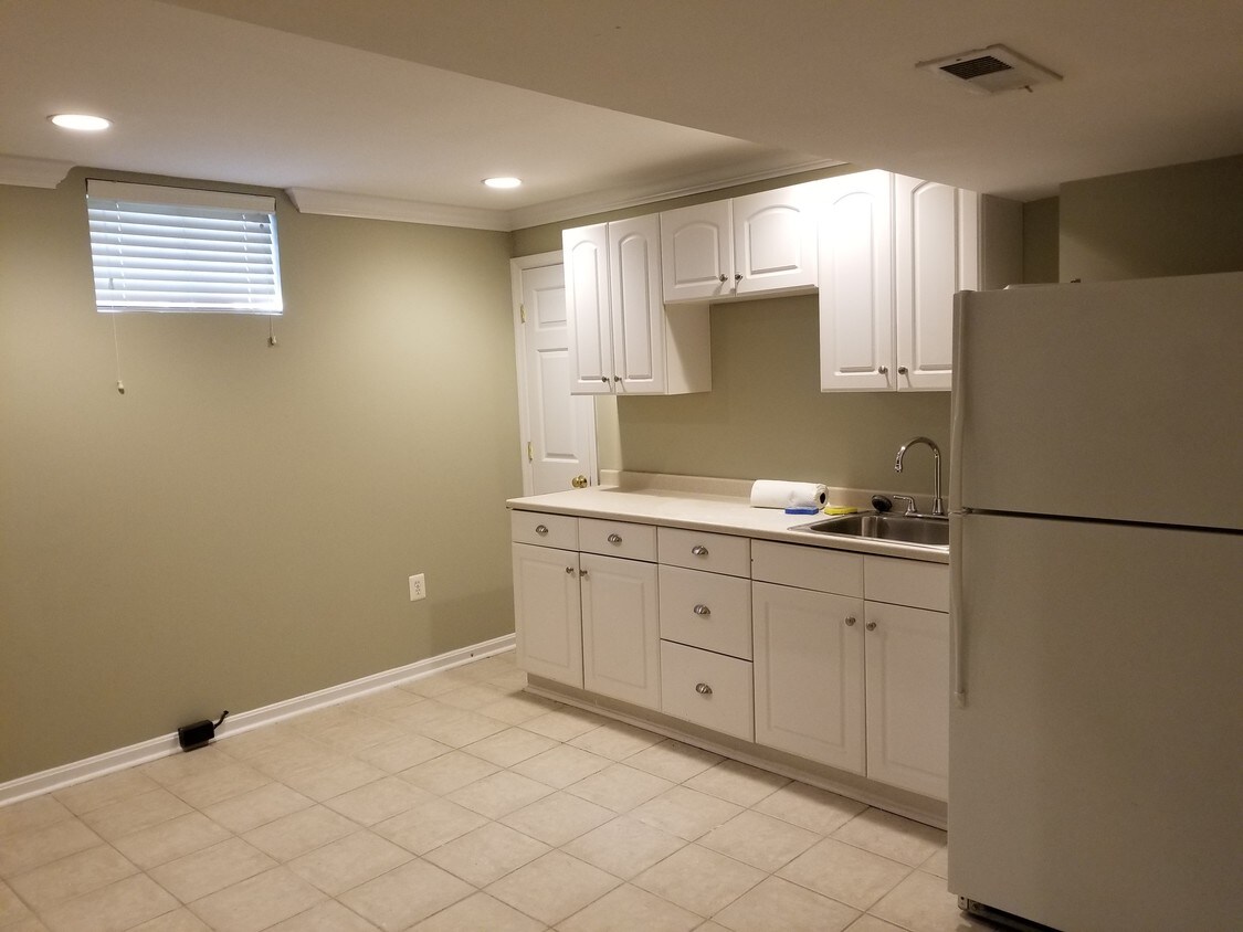 Kitchenette - 10020 Darnaway Ct