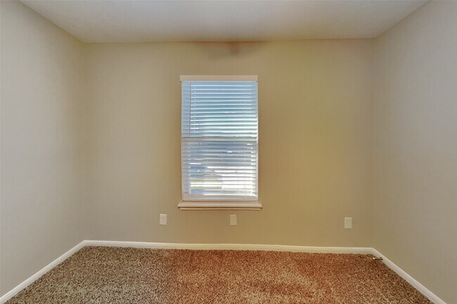 Building Photo - 7750 Shavano Ln