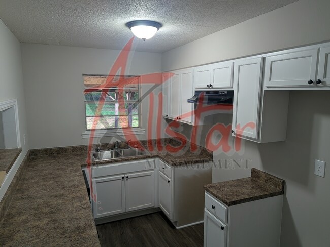 Foto del edificio - 2628 Hillcrest Dr