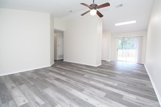 Foto del edificio - 8126 Crystal Wells Pl