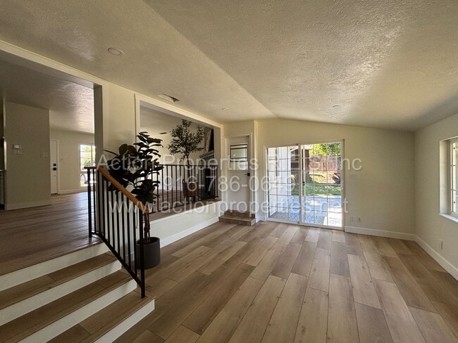 Foto del edificio - Modern Beauty of Downtown Roseville - 3 Be...