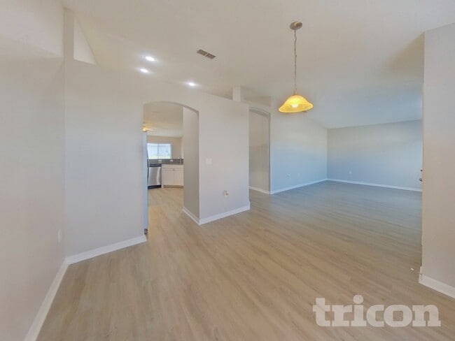 Building Photo - 102 Milton Pl