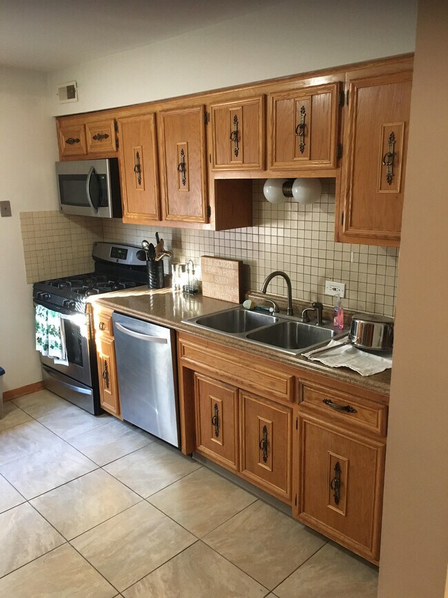 Kitchen - 6443 N Northwest Hwy