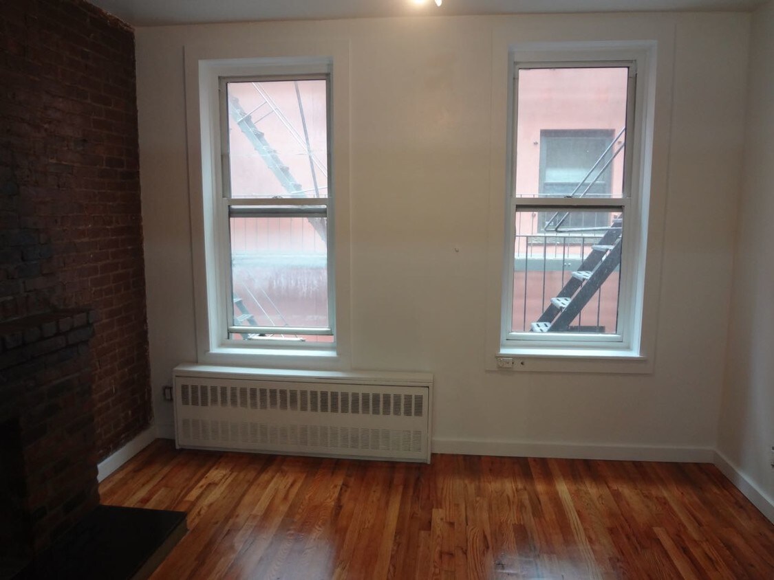 Building Photo - 247 W 26th St