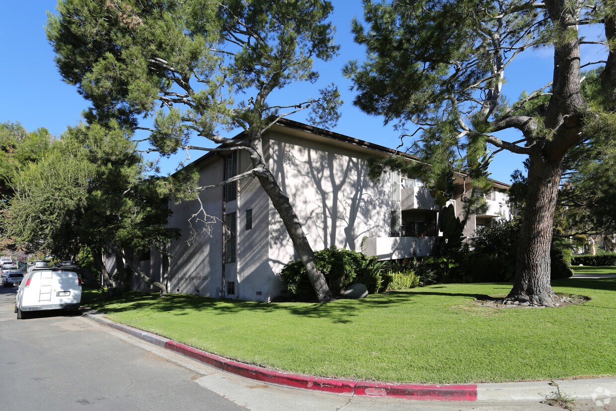 Foto del edificio - 10915-10921 Rose Ave