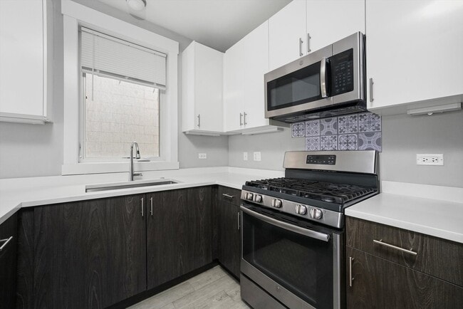 Building Photo - 2529 W Congress Pkwy