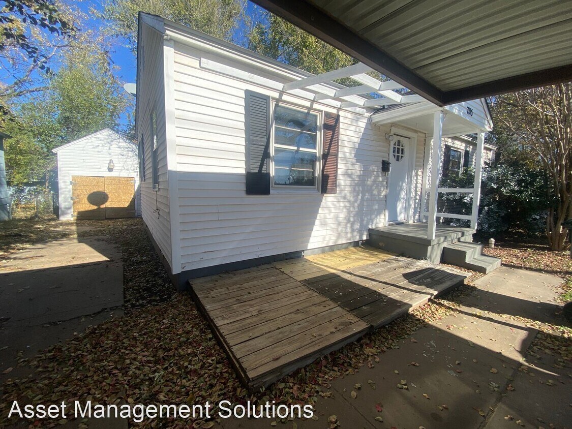 Primary Photo - 2 br, 1 bath House - 7115 SE 15th St.