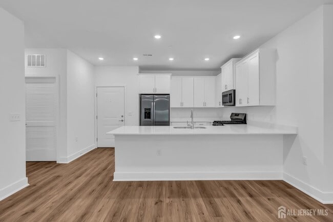 Building Photo - 28204 Radford Ct