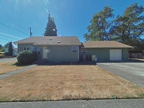 Building Photo - 2704 NW Lincoln Ave