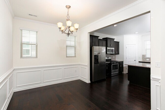 Building Photo - Gorgeous 4 Bedroom Home with Fenced in Bac...