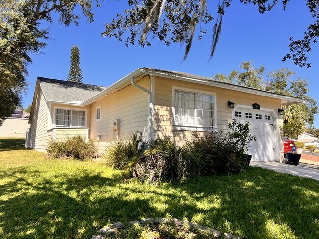 Building Photo - 2920 Burlington Dr