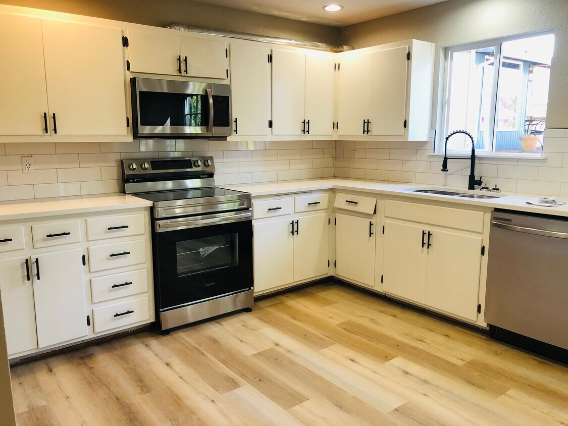 Foto principal - 2325 Yew St