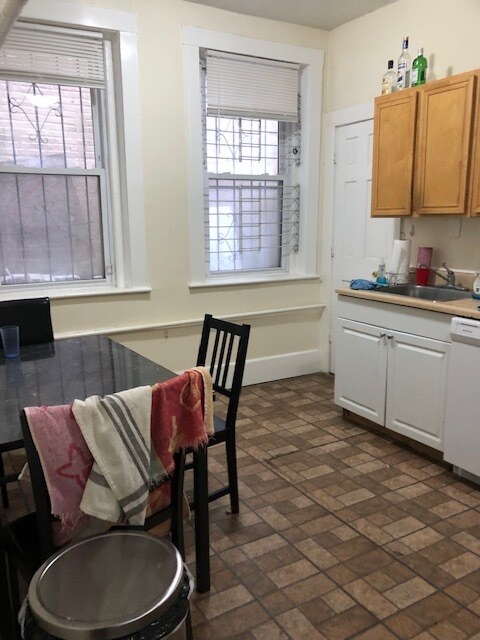 Primary Photo - 447 Park Dr
