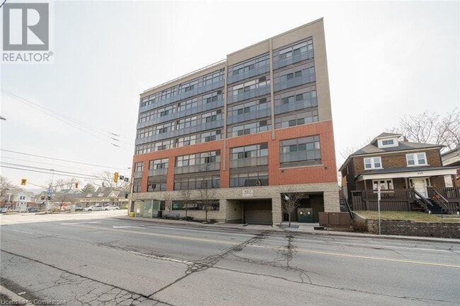 Photo du bâtiment - 427 Aberdeen Ave