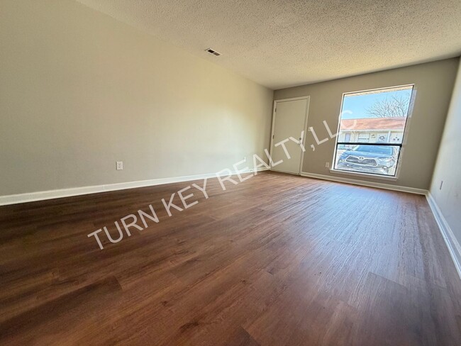 Building Photo - Condo for Rent in Grayson Valley