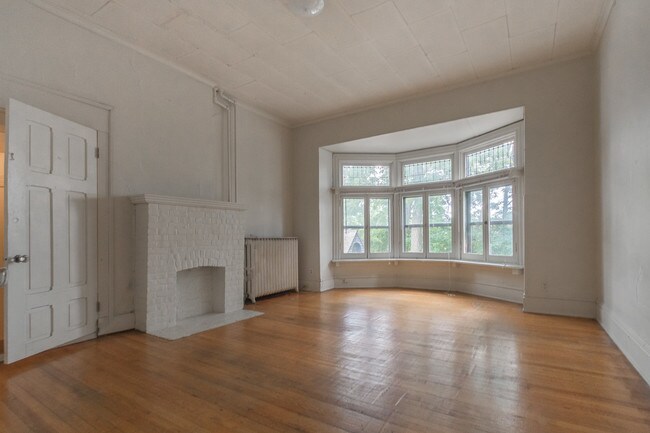 Building Photo - 130 E Gorham St