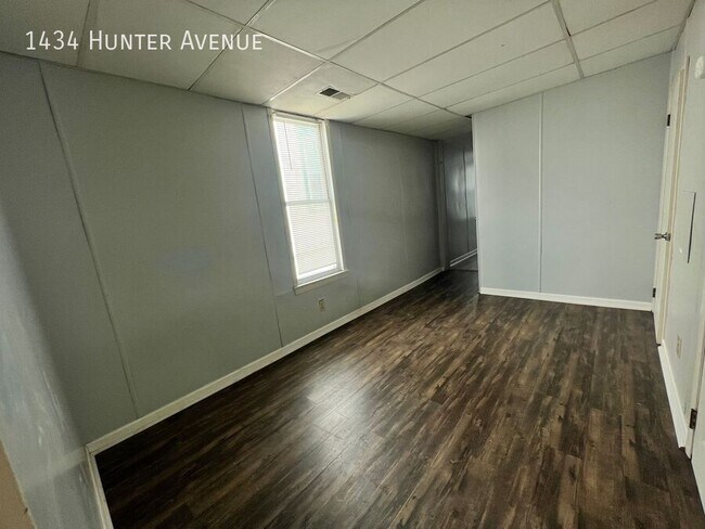 Foto del edificio - 1434 Hunter Ave