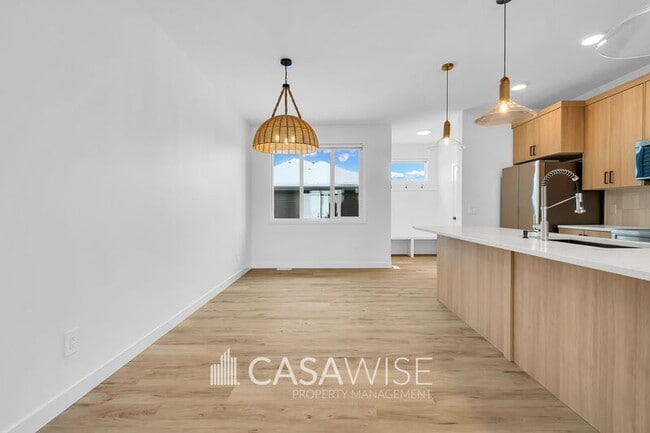 Building Photo - 203 Kinglet Blvd