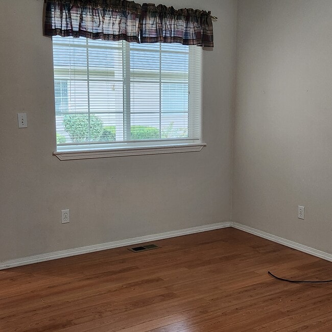 Office /potential 3rd bedroom. - 175 E Jeffrey Pine Ln