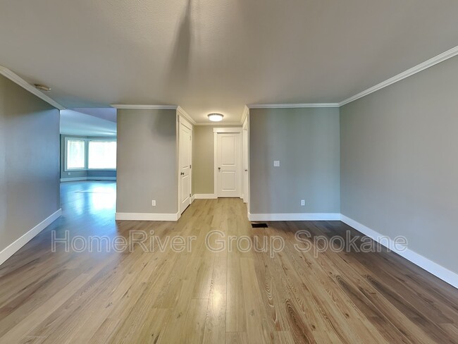 Building Photo - 9604 W Caelen Ave