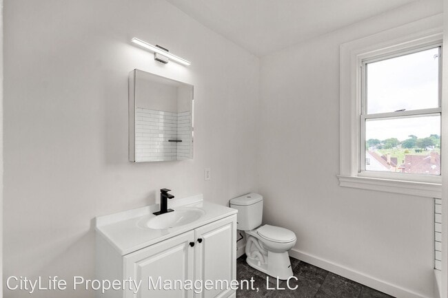 Building Photo - 3 br, 2 bath House - 118 E 20th Ave