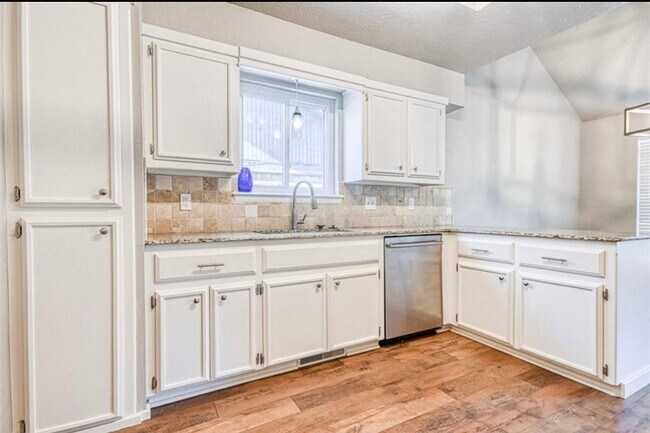 Building Photo - 3-Bedroom Home with Spacious Yard in Norman