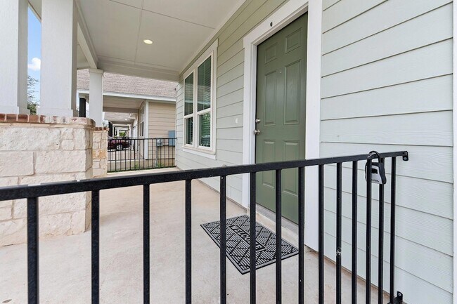 Foto del edificio - 213 Michaelis Dr