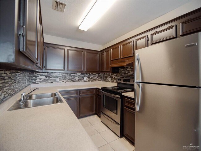 Foto del edificio - 2121 Lake View Dr