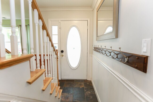 Building Photo - Modern Comfort in a Peaceful Setting – 4BR...