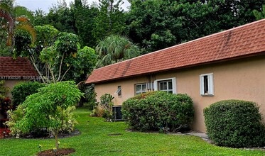 Building Photo - 1910 Palmland Dr