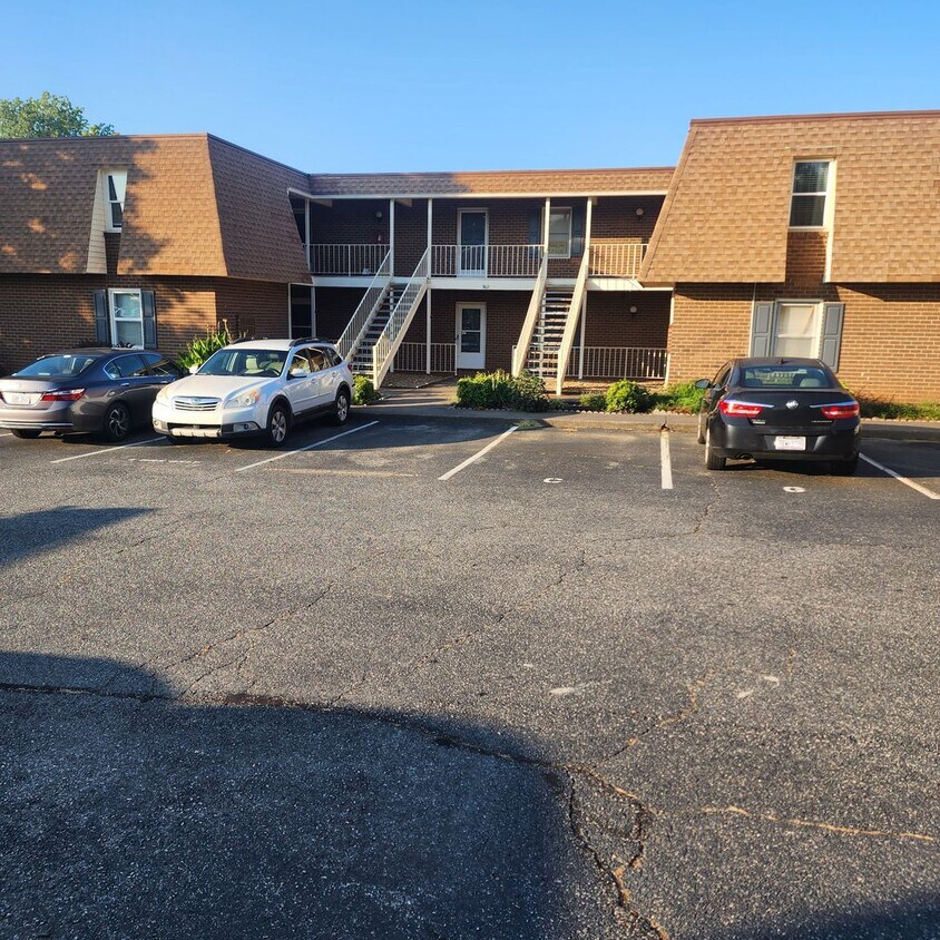 Primary Photo - Main Level Condo For Rent in Kernersville