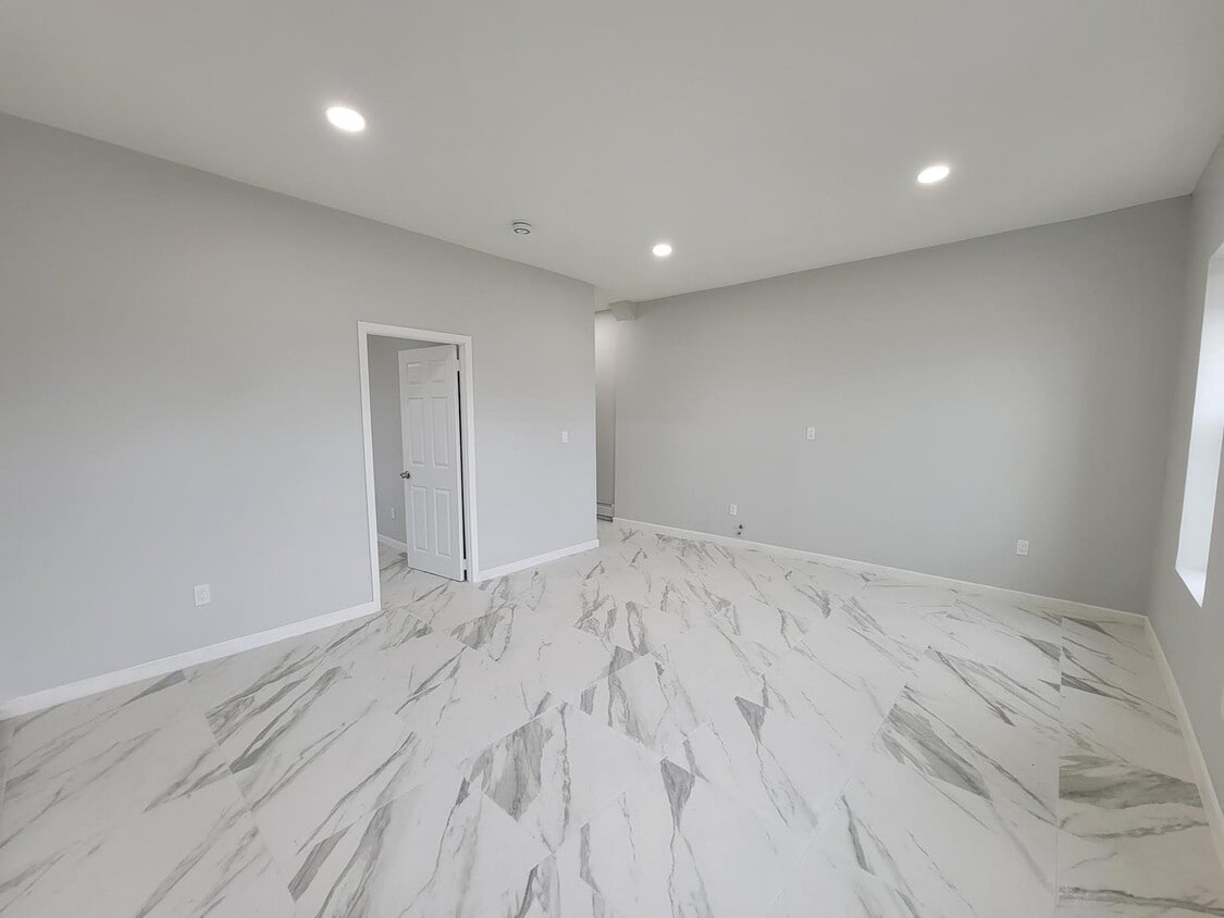 14313 Hillside Avenue Unit 3, Queens, NY 11435 Room for Rent in Queens, NY