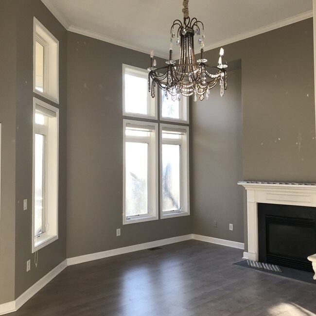 Sala de estar/chimenea - 320 Old Hickory Blvd