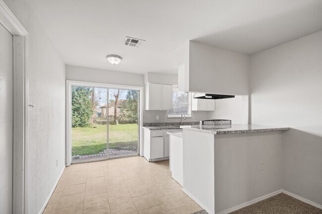 Building Photo - 14415 Insley St