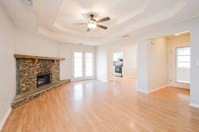 Building Photo - 135 Branchwood Dr