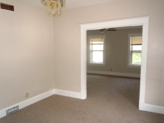 Building Photo - 2409 Amelia St