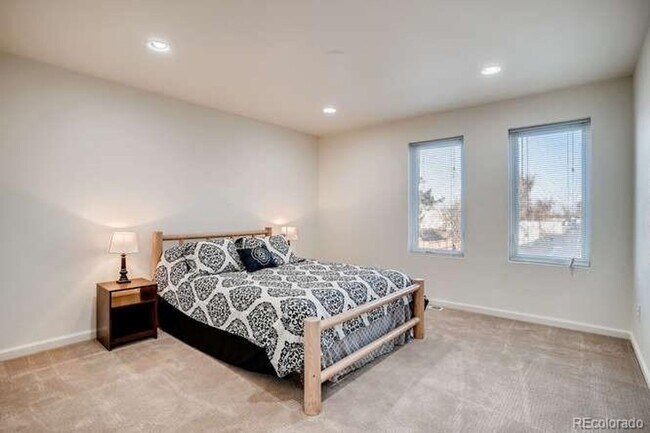 Building Photo - Updated Contemporary Designed Home! Great ...