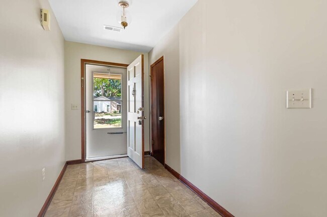 Foto del edificio - 617 Longleaf Rd