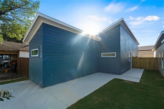 Building Photo - 2219 Hooper St