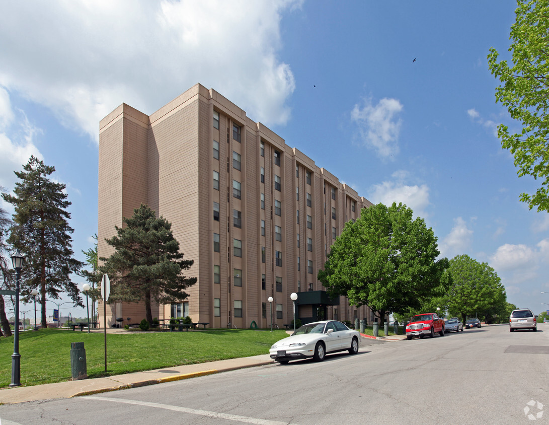 Maravillosa ubicación con vistas al río - Riverview Apartments