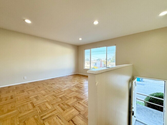 Building Photo - Coastal 3-Bed/2-Bath Home with Ocean View! ***PLEASE READ DESCRIPTION***