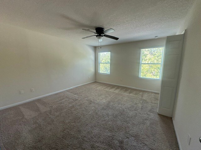 Building Photo - Modern 3 Bedroom Townhome Near River City Marketplace