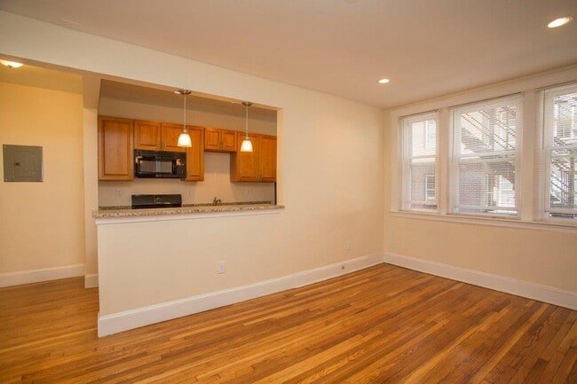 Building Photo - 131 Highland Ave