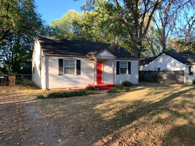 Building Photo - 2915 Susan Dr