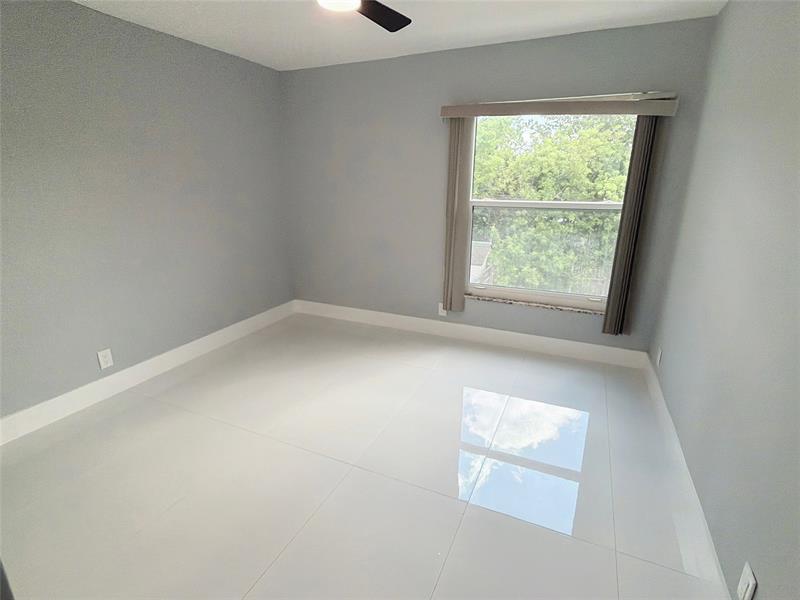 Foto del edificio - 320 Sunshine Dr