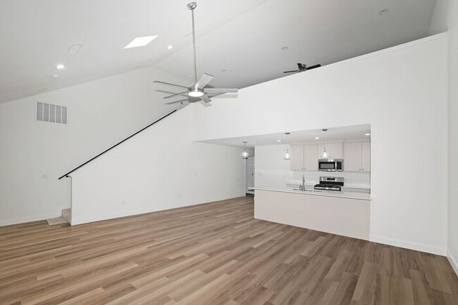 Building Photo - 7612 Woodford Ave