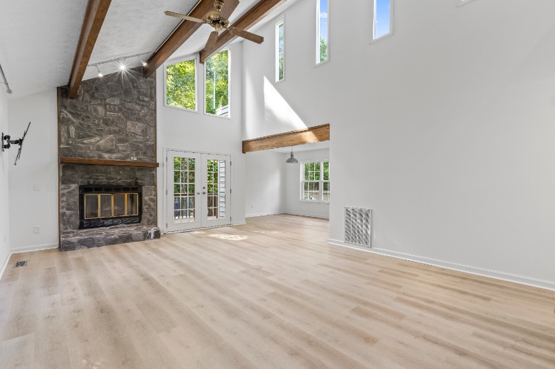 Primary Photo - 240 N Cedarbrook Dr
