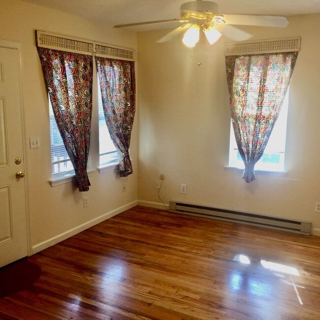 Building Photo - Cottage Close to Downtown Black Mountain